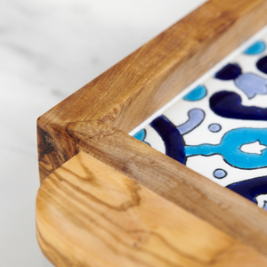 Plateau ottoman carré élégant personnalisable en bois d'olivier et céramique pour tables basses contemporaines - Product Image 2