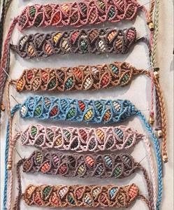 สร้อยข้อมือ macrame สไตล์โบฮีเมียนสร้อยข้อมือลูกปัดผสมสีพร้อมเครื่องประดับชุบทองสำหรับผู้ชายผู้หญิงของขวัญที่สมบูรณ์แบบสำหรับฤดูร้อนนี้ - Product Image 4