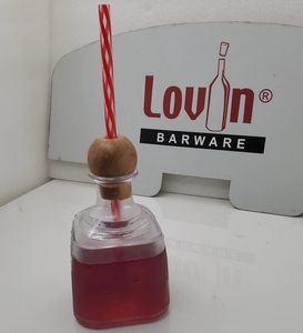 Tasse à cocktail réutilisable de 375ml Bouteille de tequila en plastique personnalisée avec couvercle en liège - Product Image 1