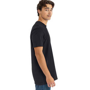 เสื้อยืดแขนสั้นทรงพอดีตัวพรีเมียมสำหรับผู้ชายและผู้หญิง รุ่น 3600 พร้อมโลโก้ น้ำหนัก 180 กรัม ผลิตจากผ้าฝ้ายผสมโพลีเอสเตอร์ ยี่ห้อ Next Level Men's รับผลิตเสื้อยืดแบบ Private Label - Product Image 3