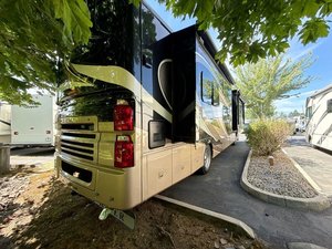Camping-car de luxe d'occasion 2016 Forest River Berkshire XL 40BH prêt à être expédié avec émissions EURO 5 - Livraison mondiale - Product Image 2
