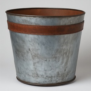 Maceta de cuero galvanizado hecha a mano con acabado de pátina martillada rústica, detalles artesanales diseñados para decoración de temporada - Product Image 5