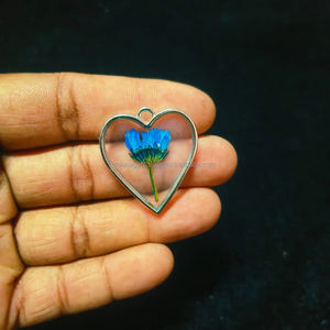 Nouvelle Arrivée Meilleure Qualité Fleur Séchée Résine Pendentif Collier Floral Orgone Vintage Style Bijoux De Mode du Fournisseur En Vrac - Product Image 1