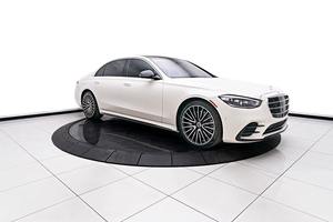 Boîte de vitesses automatique certifiée propre et en bon état, moteur turbo, transmission intégrale, sièges en cuir, modèle R2, 2022 - Product Image 3