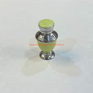 Suministros funerarios de esmalte verde para hombres y mujeres, urnas de cremación con grabado de flor solar plateada, contenedor de ceniza conmemorativo clásico para adultos - Product Image 2