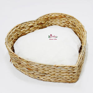 Casa para mascotas de algas marinas hecha a mano de Vietnam de Artex Dong Thap Factory, cama suave y cómoda ecológica para gatos y perros pequeños - Product Image 2