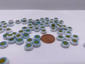 Cuentas de cristal de Murano con base blanca opaca única hecha a mano de 10mm, estrella amarilla, flor, cristal azul claro, cuentas de 10mm hechas a mano - Product Image 2