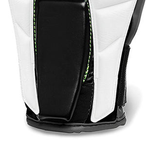 Gants de MMA Pro Fight avec logo personnalisé, gants de boxe en cuir et shorts pour l'entraînement au MMA et au Muay Thai - Product Image 6