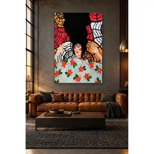 Impression sur toile de femme Fida avec les mains levées et des motifs de toile d'araignée - Product Image 4