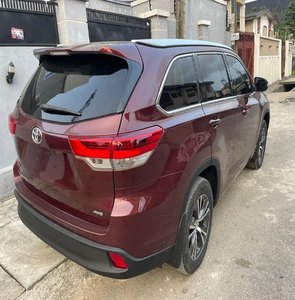 El mejor precio en Highlanders Hybrid SUV de 7 plazas, asientos de cuero para conductor izquierdo, cámara trasera - Product Image 4