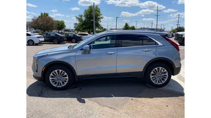 Cadillac XT4 Premium Luxury FWDF 2024 Usado en Excelentes Condiciones - Product Image 2