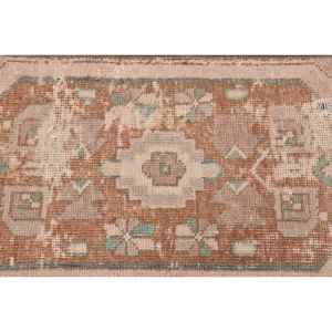 Alfombra Turca Vintage Pequeña de 1.1x2.9 pies, Alfombra de Lana con Estampado Animal Marrón - Product Image 3