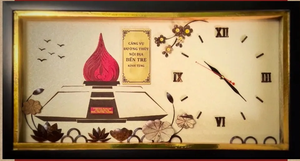 Horloge en coquille de noix de coco artisanale dans un cadre en verre-Décoration intérieure unique - Product Image 5