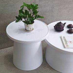 Minimalist Round Double <b>Sofa</b> <b>Table</b> Made of PP Plastic - Product Image 4