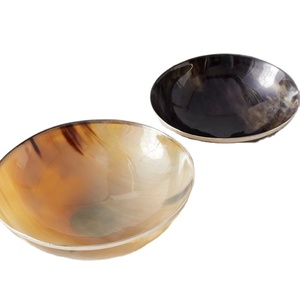 Ensemble de deux bols en corne Pièces Deux bols de restauration rapide Assiettes de bol de service royal en corne naturelle faites à la main - Product Image 1