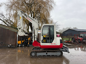 Excavadora compacta (mini) Takeuchi TB150C de 5 toneladas, lista para enviar (RTS), con cabina, orugas de goma, cuchilla angular y cucharón 24. - Product Image 2