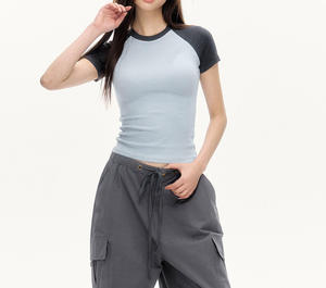 Camiseta de Moda para Mujer de Manga Corta, Nueva, con Hombro Asimétrico, Decoración sin Tirantes, Diseño Plisado, Tinte Liso - Product Image 2