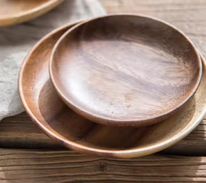 Assiettes en bois d'acacia naturel fabriquées à la main assiettes de service à collation et à sauce de style bol rond sans danger par l'artisanat en croissant - Product Image 3