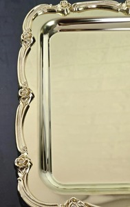 Plateau de service vintage en argent gravé de motifs floraux avec bordure dorée, parfait pour la restauration et les banquets, fabriqué à la main en Inde - Product Image 5