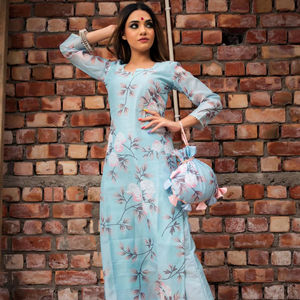 ENSEMBLE PANTALON KURTA EN COTON SATIN MODAL CHANDERI BLEU PIVOINE avec FILET DOUX DUPATTA TAILLE NATURELLE IMPRIMÉ FLORAL STYLE CASUAL - Product Image 1