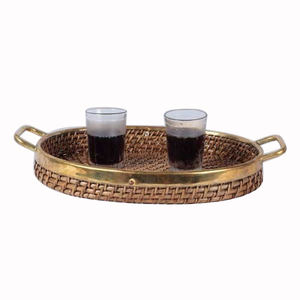 Plateau de service en métal aspect royal avec poignée vaisselle plat de service alimentaire plateau rond en bois avec bordure en fer noir - Product Image 6