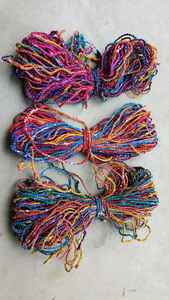 Cordones con dobladillo de seda Sari hechos a medida con cintas de seda Sari recicladas, ideales para reventa en tiendas de hilo - Product Image 6