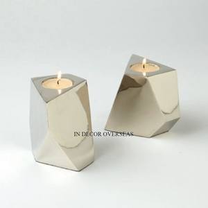 Ensemble de 2 bougeoirs décoratifs pour table d'hôtel et de restaurant en métal plaqué or de haute qualité de créateur de fleurs - Product Image 6