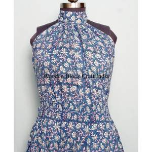 Hermoso vestido maxi estampado a mano para la playa, de algodón floral, hecho a mano y sostenible para otoño y verano. - Product Image 3