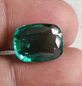 Esmeralda zambiana natural 16x12mm Cojín rectangular Espesor de faceta 5,8mm Peso 8,7 Cts Piedra de alta calidad El mejor color y brillo - Product Image 5