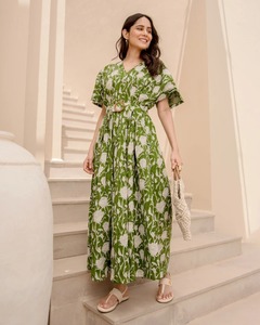 เดรสผ้าฝ้ายพิมพ์ลายดอกไม้ยาวปานกลาง สไตล์อินเดีย ทำด้วยมือ เป็นมิตรกับสิ่งแวดล้อม ซักได้ เหมาะสำหรับผู้หญิงและเด็กผู้หญิง สวมใส่ในงานปาร์ตี้ช่วงฤดูร้อน เอวธรรมชาติ ทรงสั้น - Product Image 2