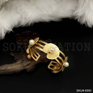 Chapado en oro diseñador hecho a mano perla piedra preciosa flor declaración brazalete y brazalete SKU6950 - Product Image 2