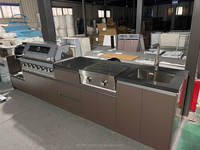 Conception de cuisine de luxe sur mesure, îlot de cuisine extérieur, îlot barbecue, cuisine extérieure en acier inoxydable imperméable