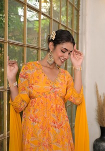 Diseño moderno Exportación India Calidad Pure Chinon Kurti con pantalón y Dupatta con trabajo manual Compras en línea India para la venta - Product Image 5