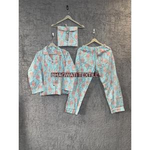 Pigiama in cotone floreale da donna abito da notte estivo morbido e leggero per uso domestico e alberghiero - Product Image 1
