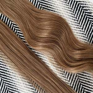 Extension de queue de cheval à cordon de serrage blond cassé - 100% cheveux humains, ondulation naturelle, à clipser - Product Image 4