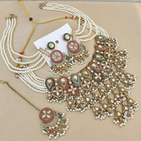 Collier ras du cou de qualité supérieure avec boucles d'oreilles en chaîne d'oreille et Maang Tikka dernier collier traditionnel indien pour les femmes vêtements de fête