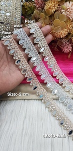 Dentelles brodées à la main avec des motifs miroir pour les bordures de saree ethniques et les accessoires de vêtements pour l'artisanat DIY en longueur de 9 mètres - Product Image 2