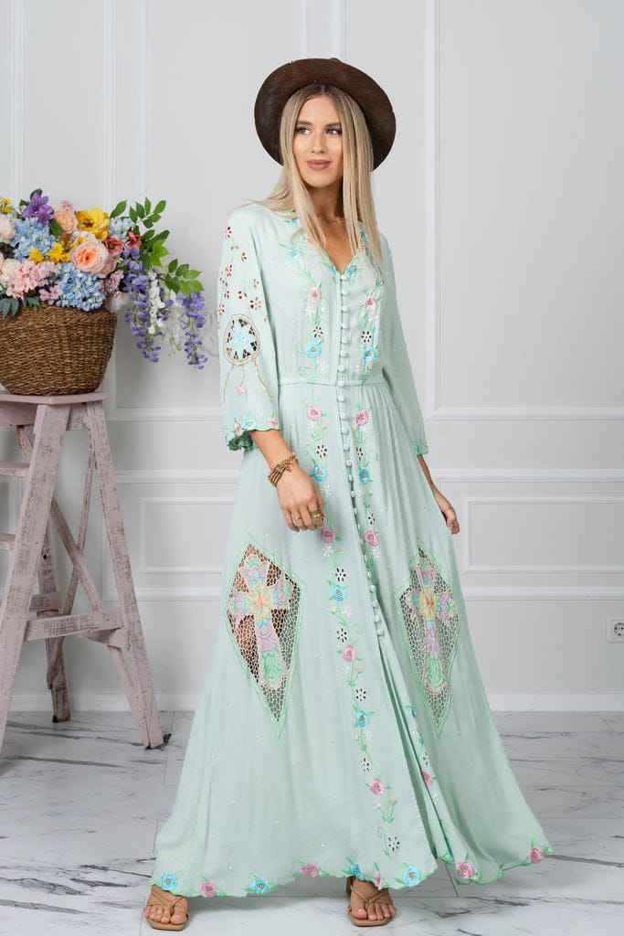 มีสีเขียวขุ่น