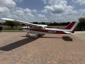 Avion Cessna 172M avec Moteur de 180 CV Construction en Fibre de Carbone et Plastique - Product Image 5