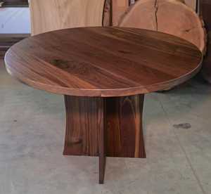 Table ronde en bois massif de noyer sur mesure, base en piédestal faite à la main, meubles en bois de luxe pour salon, espace salle à manger, moderne - Product Image 1