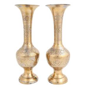 Jarrón Floral Tallado en Latón Dorado Hecho a Mano para Arreglos Florales en Pareja, Grabados y Detalles de Esmalte para Decoración del Hogar - Product Image 1