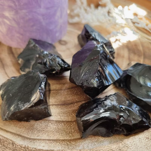 Pierres <span class=keywords><strong>de</strong></span> <span class=keywords><strong>cristal</strong></span> d'obsidienne noire brute naturelle pour la guérison, le Feng Shui, le Reiki et la méditation - Pierres brutes en gros - Product Image 2
