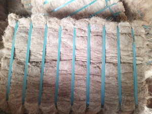 Blocs de fibres de coco durables - Matière première écologique pour le filage, naturelle, longue durée, haute absorption, fabriquée au Vietnam - Product Image 2