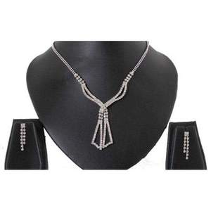 Tip Top Fashions 1102410 Conjunto de joyería fina Collar chapado en rodio de piedra austriaca - Product Image 1
