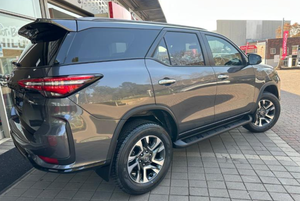 Achetez en toute confiance ici : Toyota Fortuner <span class=keywords><strong>SUV</strong></span> d'<span class=keywords><strong>occasion</strong></span>, conduite à gauche, intérieur cuir, pneus R21, toit ouvrant - Product Image 5