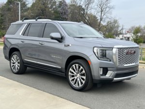 GM_C Yukon Denali V8 6.2L RWD d'occasion propre 2021 - Product Image 2