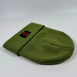 Bajo MOQ personalizado acrílico Beanie moda liso puños Toques para hombres propia marca parche verde invierno tejido sombrero al por mayor en blanco - Product Image 2