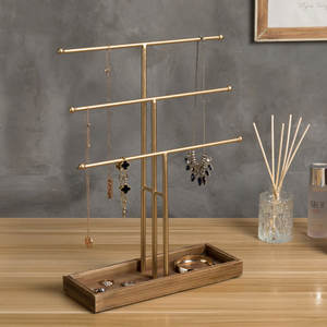 Venta caliente Soporte de joyería de metal con base de madera Alta en venta Organizador de joyas Mesa Fácil de usar para dormitorio y decoración 2025 - Product Image 3
