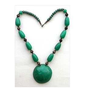 Nhựa Epoxy đồ trang sức vòng Vòng cổ <span class=keywords><strong>Vert</strong></span> chất lượng tốt handmade thủ công mỹ nghệ hàng đầu người bán nhựa đồ trang sức vòng cổ giá tốt nhất thời trang - Product Image 3