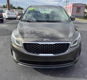 Auto Usado de Calidad a Precio Accesible, K-i-a Sedona LX 2018, Volante a la Izquierda - Product Image 1